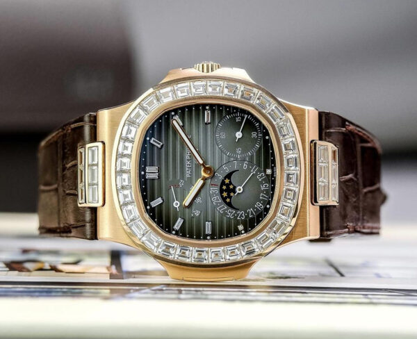 Patek Philippe Nautilus 5724R-001 Swiss ETA Automatic Watch - Image 3